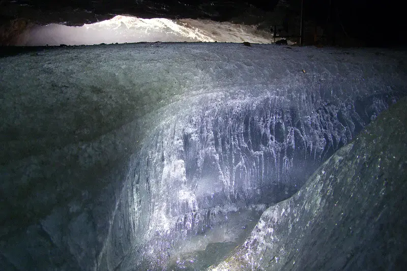 Paleoclimate archive of the "Leupa" Ice Cave