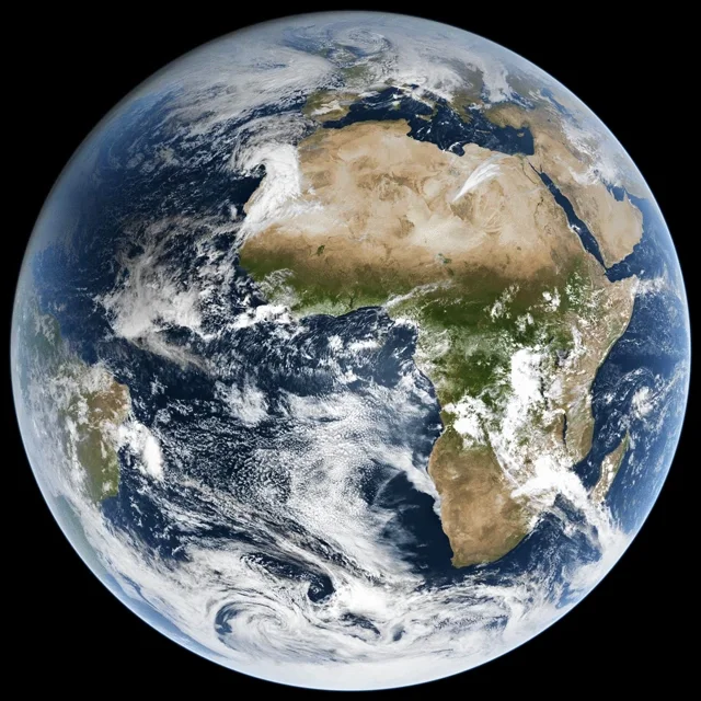 Solar eclipse of November 3, 2013, observed from a geostationary orbit