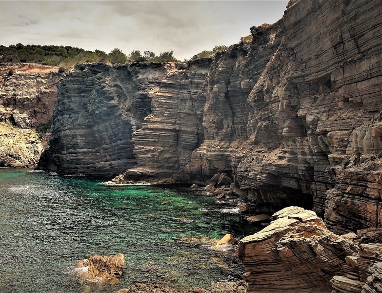 Striped sandstone cliff