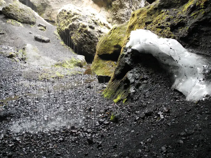 The fight of water and ice