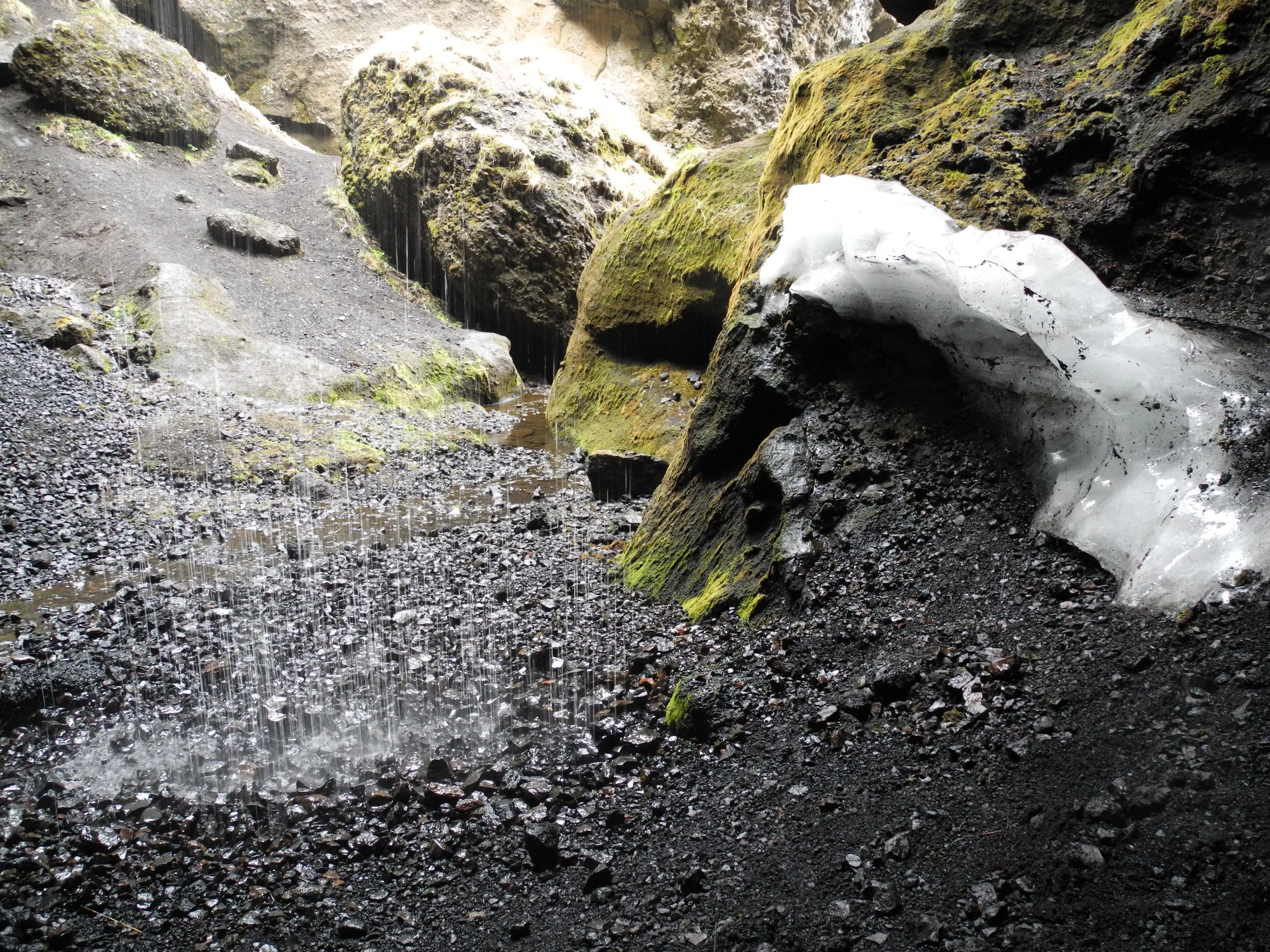The fight of water and ice