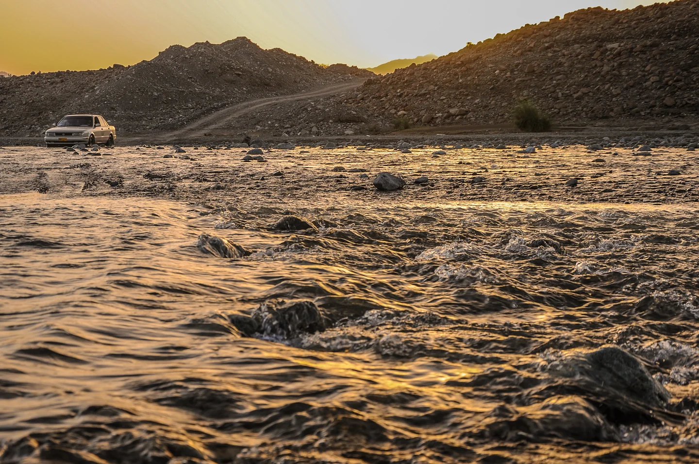 Flash flood in Oman cut roads!