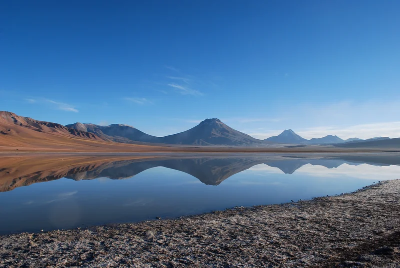 The mirror of the volcano