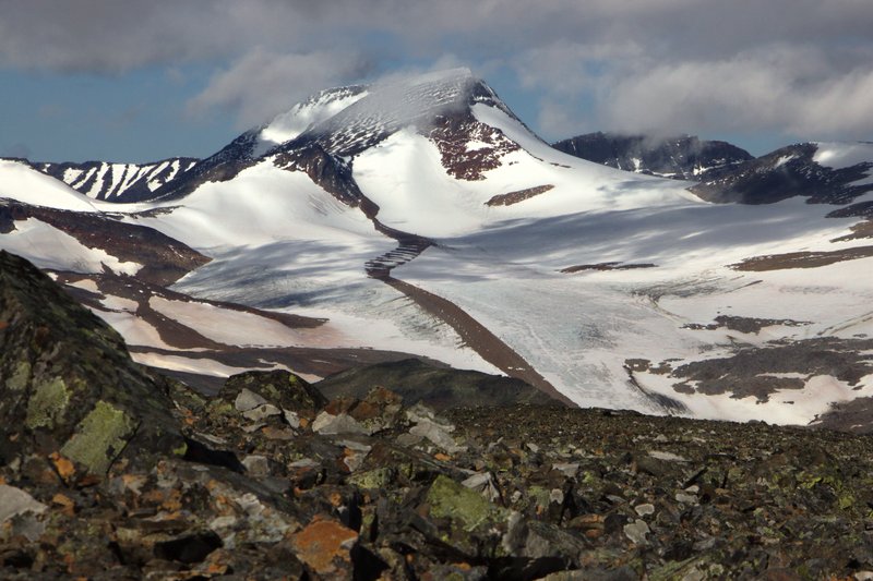 Oarjep Oalgasjjiegne glacier in Sarek sorounded by the Alkatj mountains