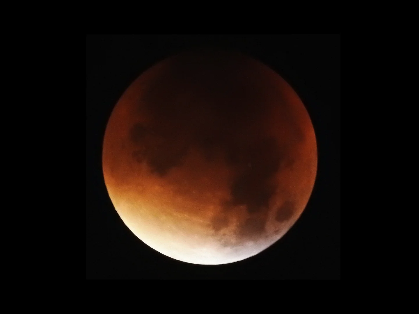 Total Lunar Eclipse - seen from Hamburg