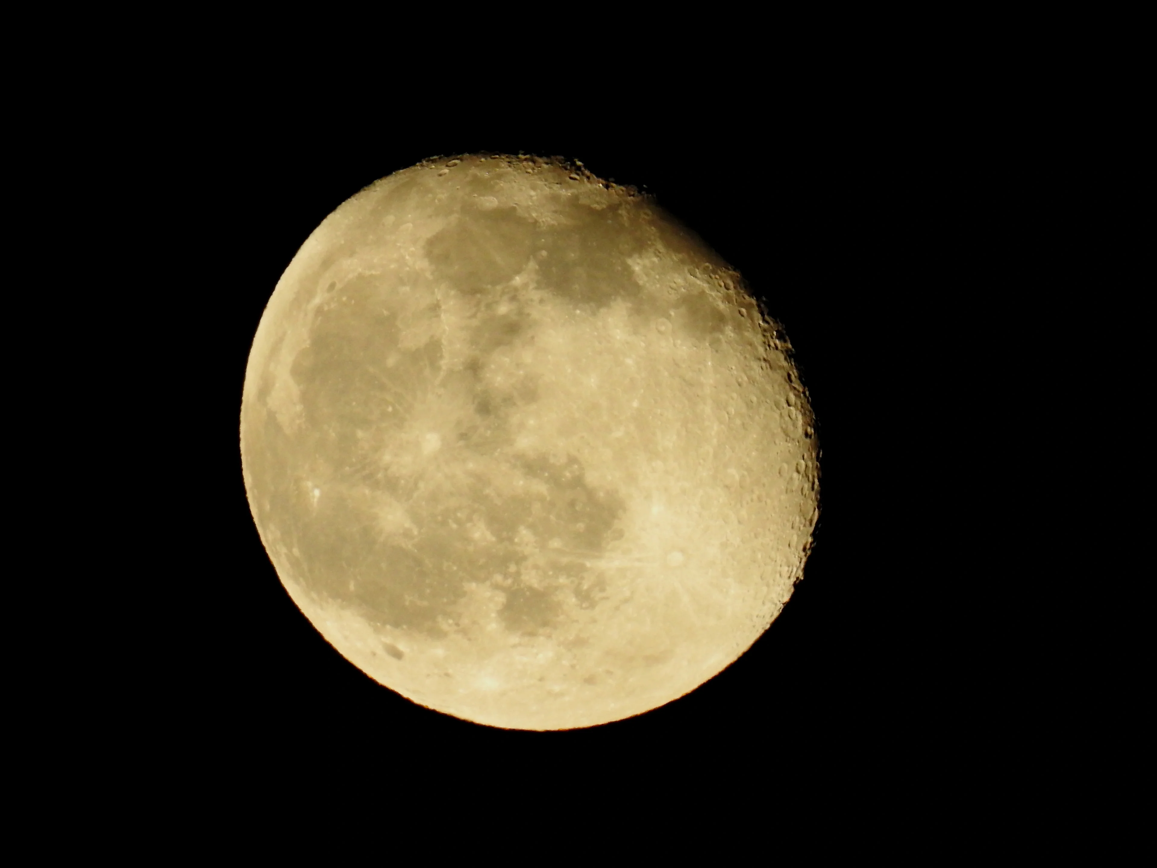 Decreasing Moon - seen from Hamburg