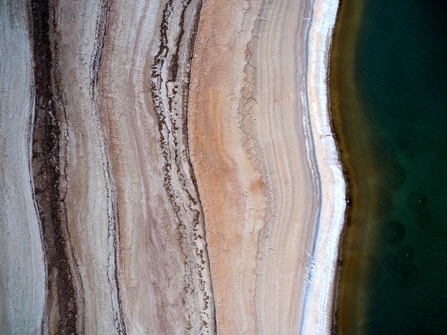 Gradient at the Dead Sea shoreline