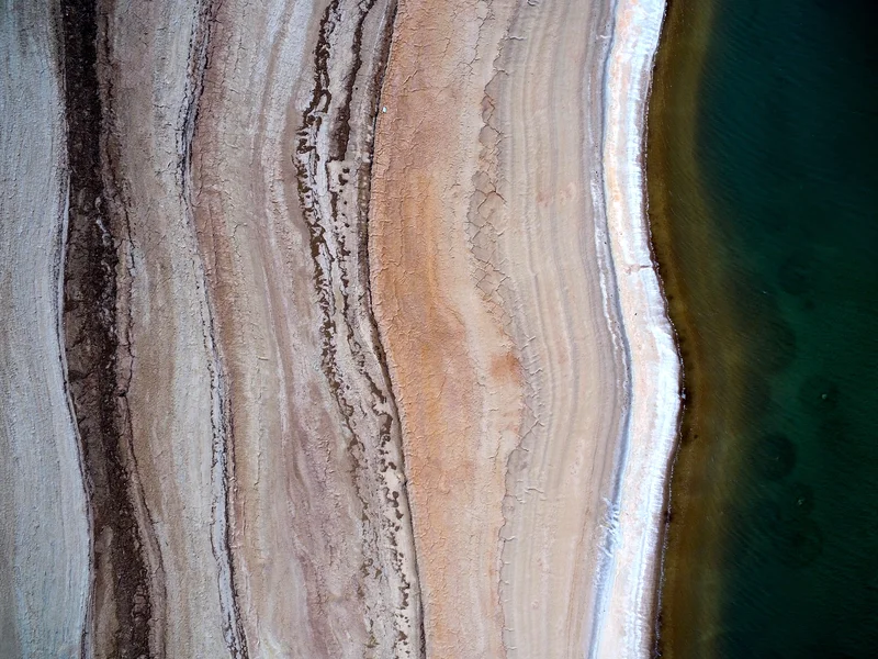 Gradient at the Dead Sea shoreline