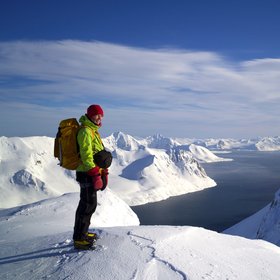 How old are the mountain tops in Hornsund, Svalbard?