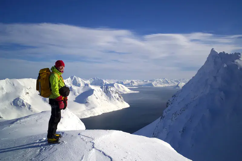 How old are the mountain tops in Hornsund, Svalbard?