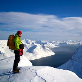 How old are the mountain tops in Hornsund, Svalbard?