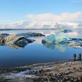 Sunrise over ice and water at Jökulsárlón.