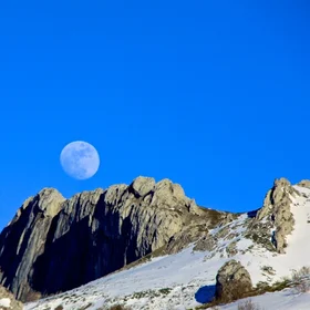 Full Moon in Daylight