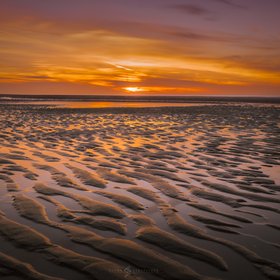 Streaky lines behind the tide