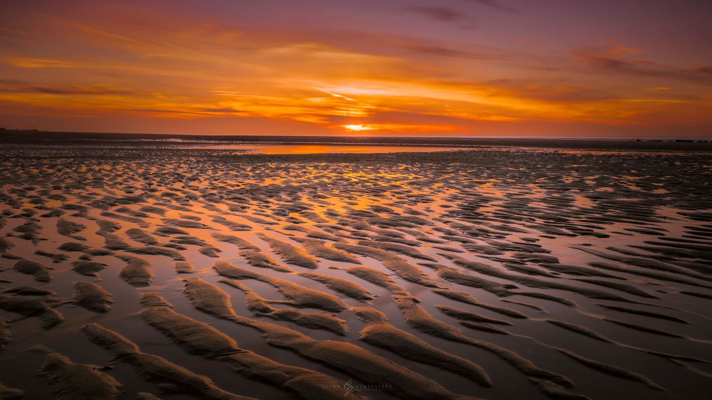 Streaky lines behind the tide