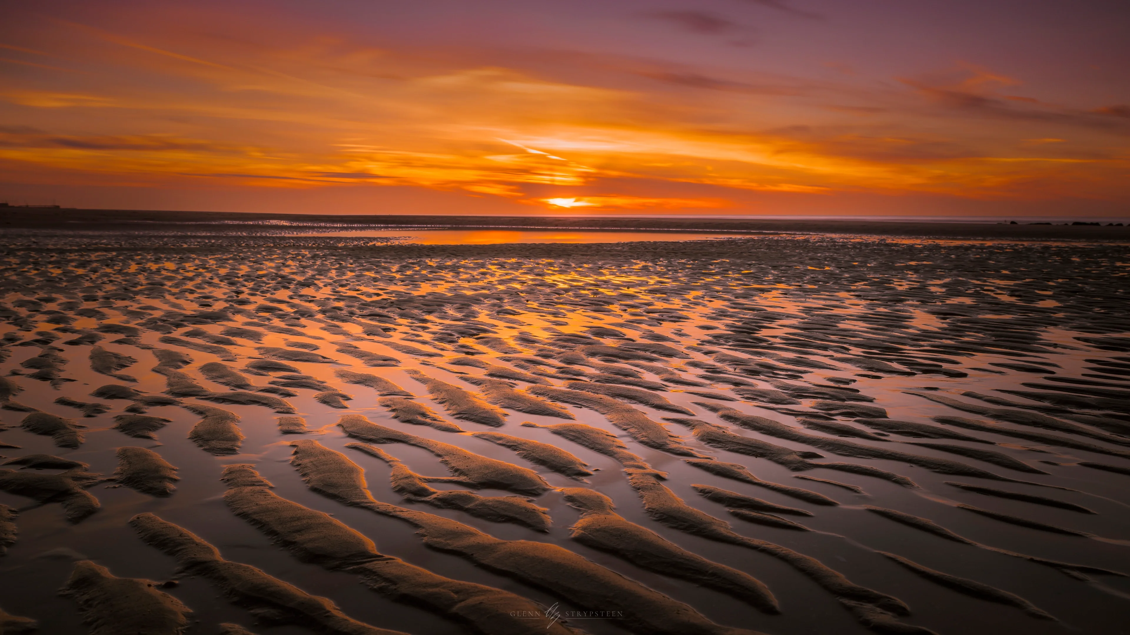 Streaky lines behind the tide