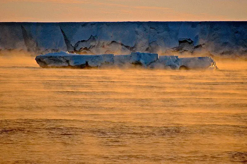 Evaporation in front of Ross Sea Ice Shelf (Antarctica)