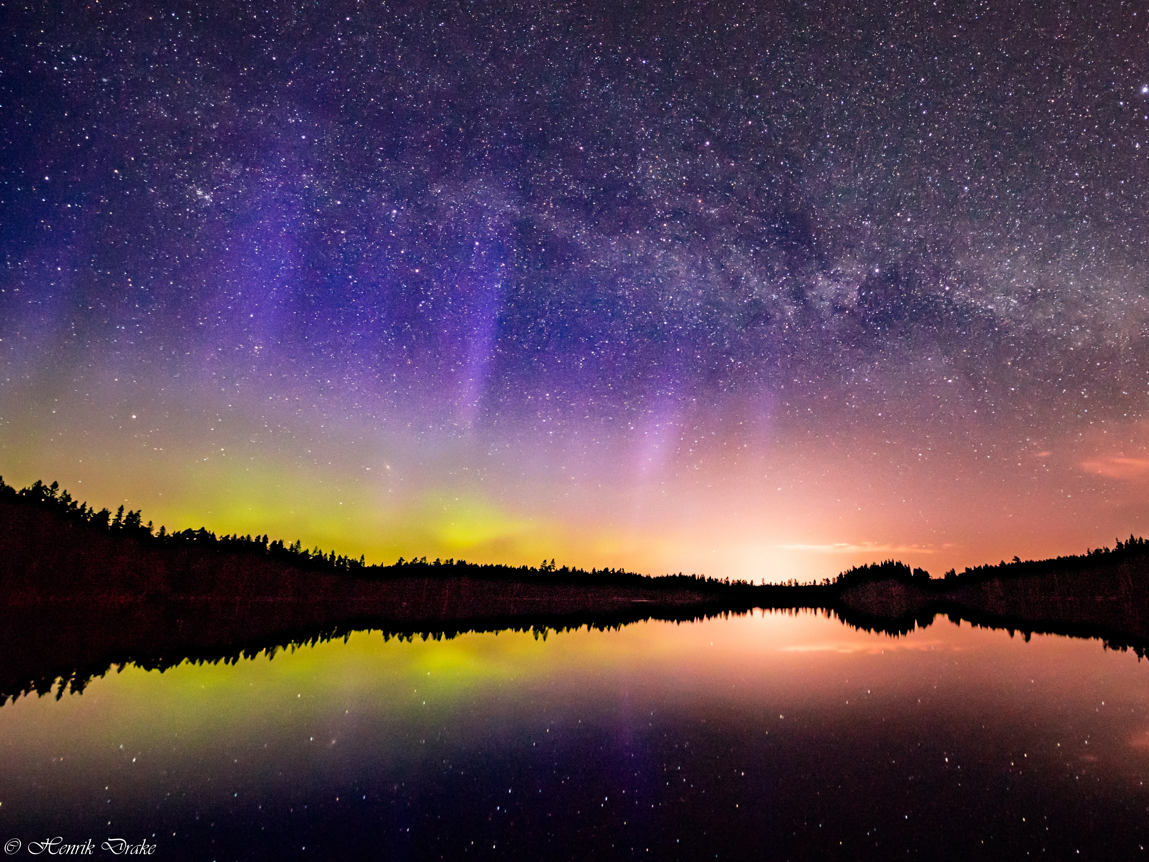 Milky way meets Aurora Borealis