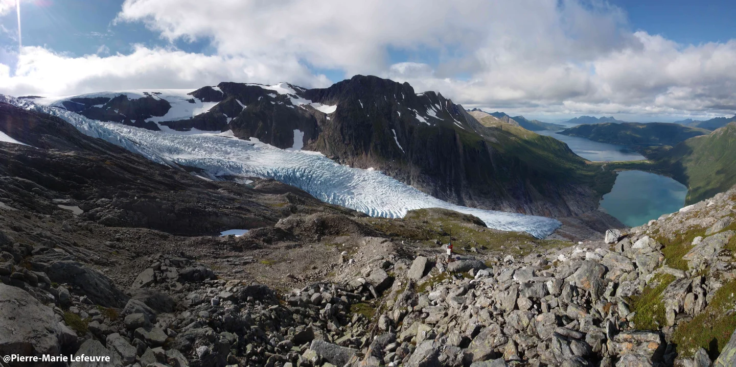 Installation of a time-lapse camera to monitor Engabreen in Northern Norway