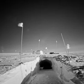 The undergrounds of EastGRIP