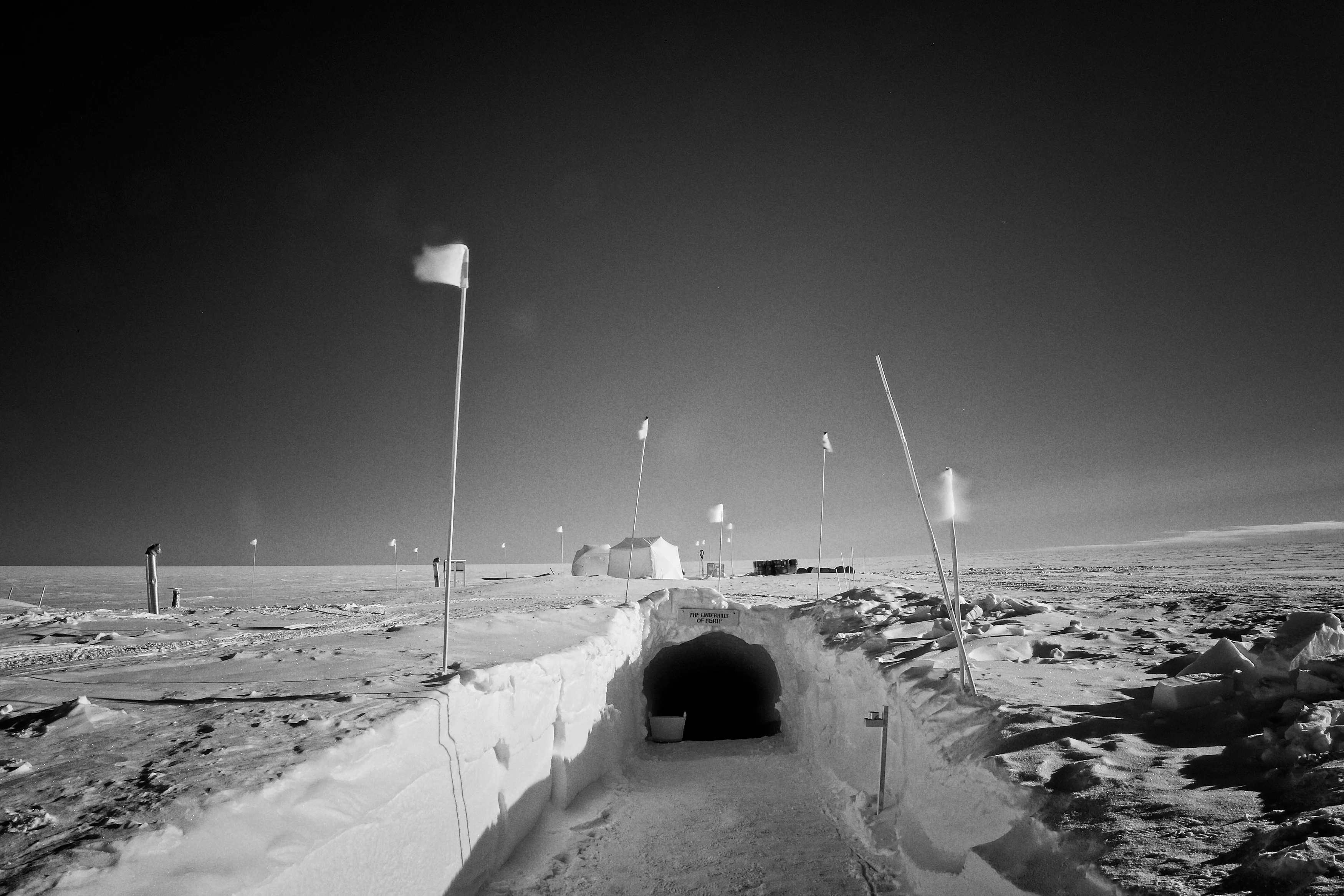 The undergrounds of EastGRIP