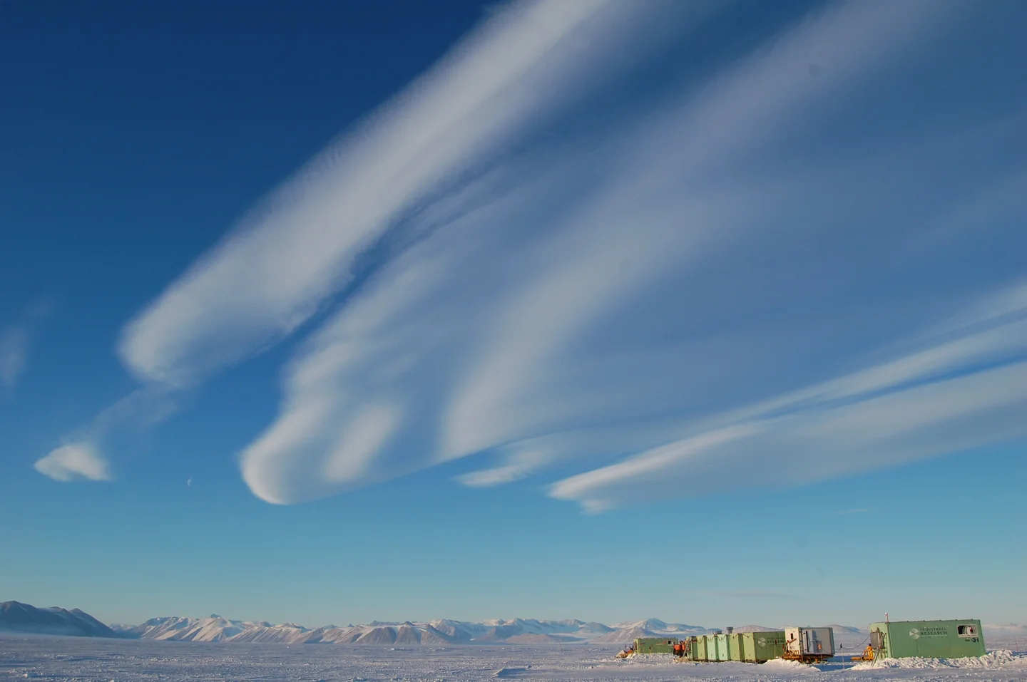 3 am Lenticulars over sea ice camp