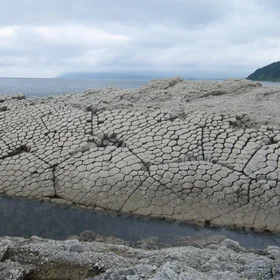 Fractals, self-similar structures in columnar basalts