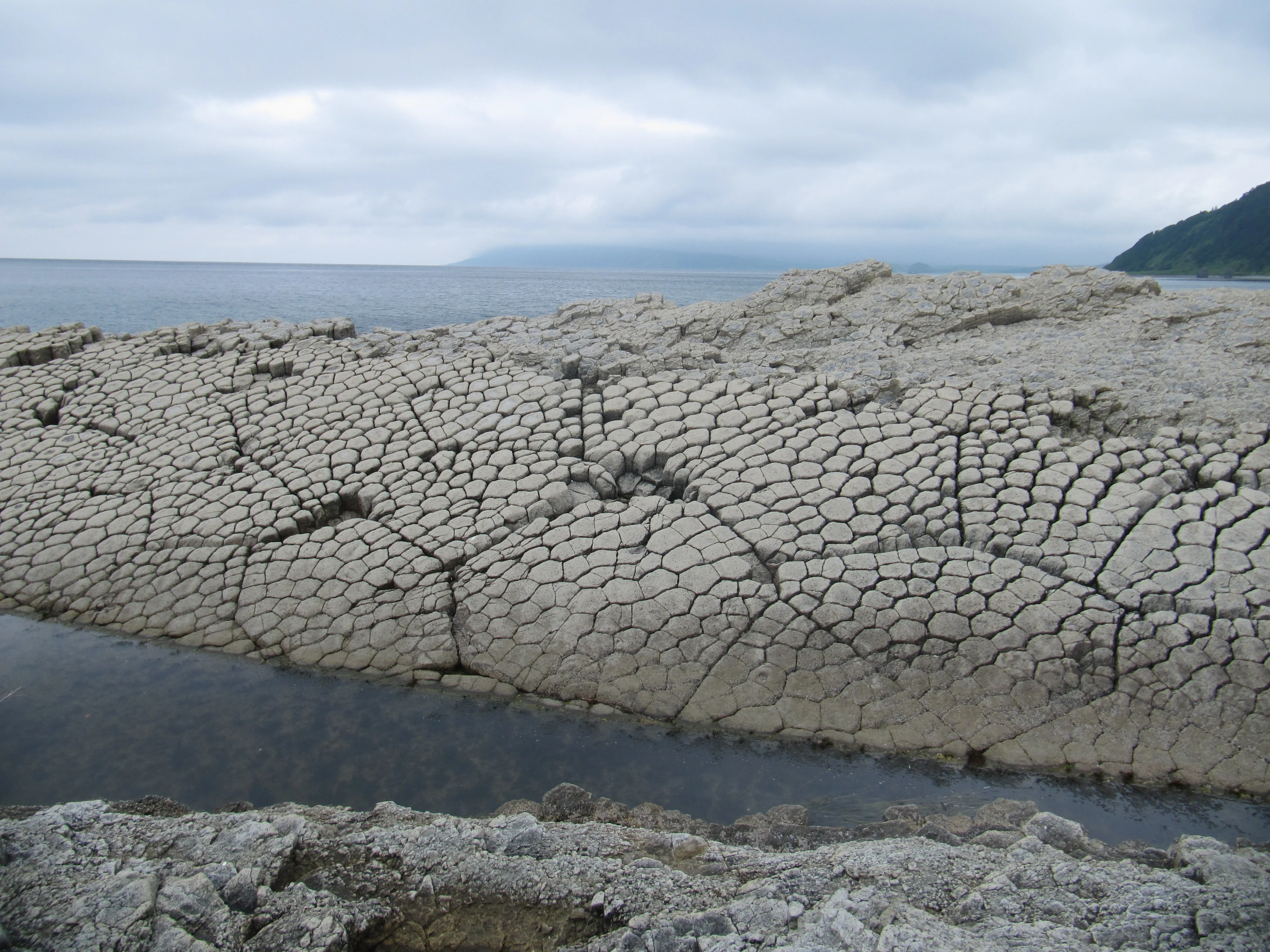 Fractals, self-similar structures in columnar basalts