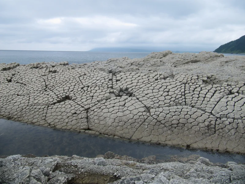 Fractals, self-similar structures in columnar basalts