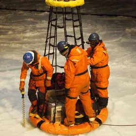 Scary sea ice drilling in the antarctic darkness!