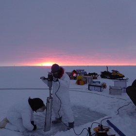 Sea ice drilling and the pink sun of the antarctic winter!