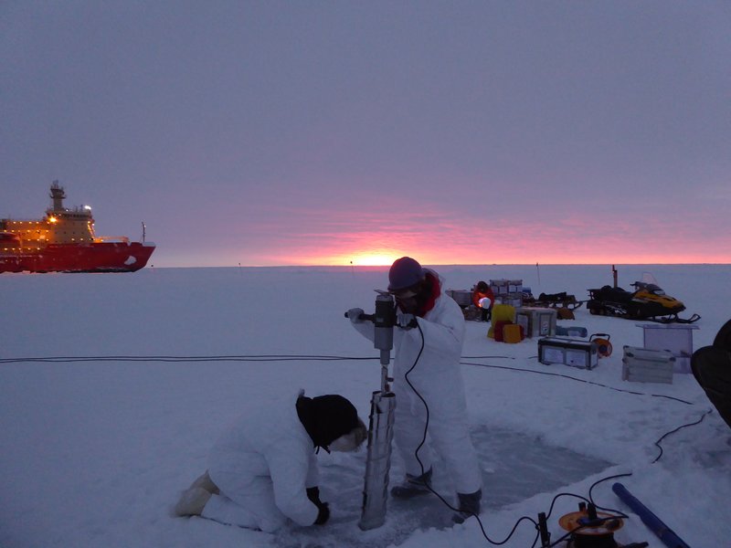 Sea ice drilling and the pink sun of the antarctic winter!