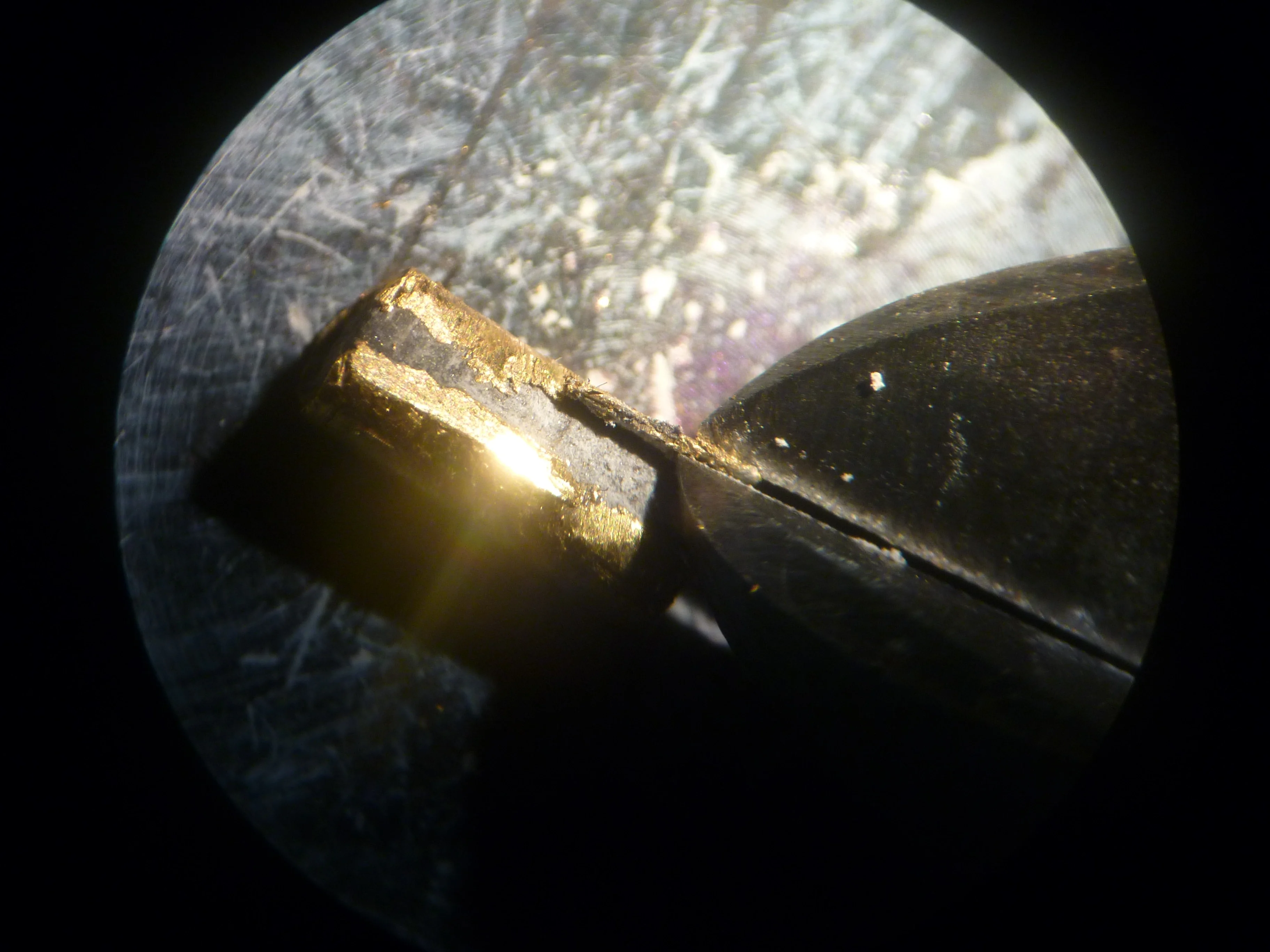 Artificial peridotite takes its gold coat off