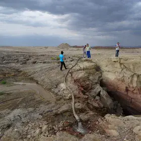 Ground cracks due to underground coal burning