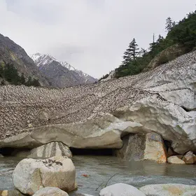 Dead-ice over the stream in Gangotri
