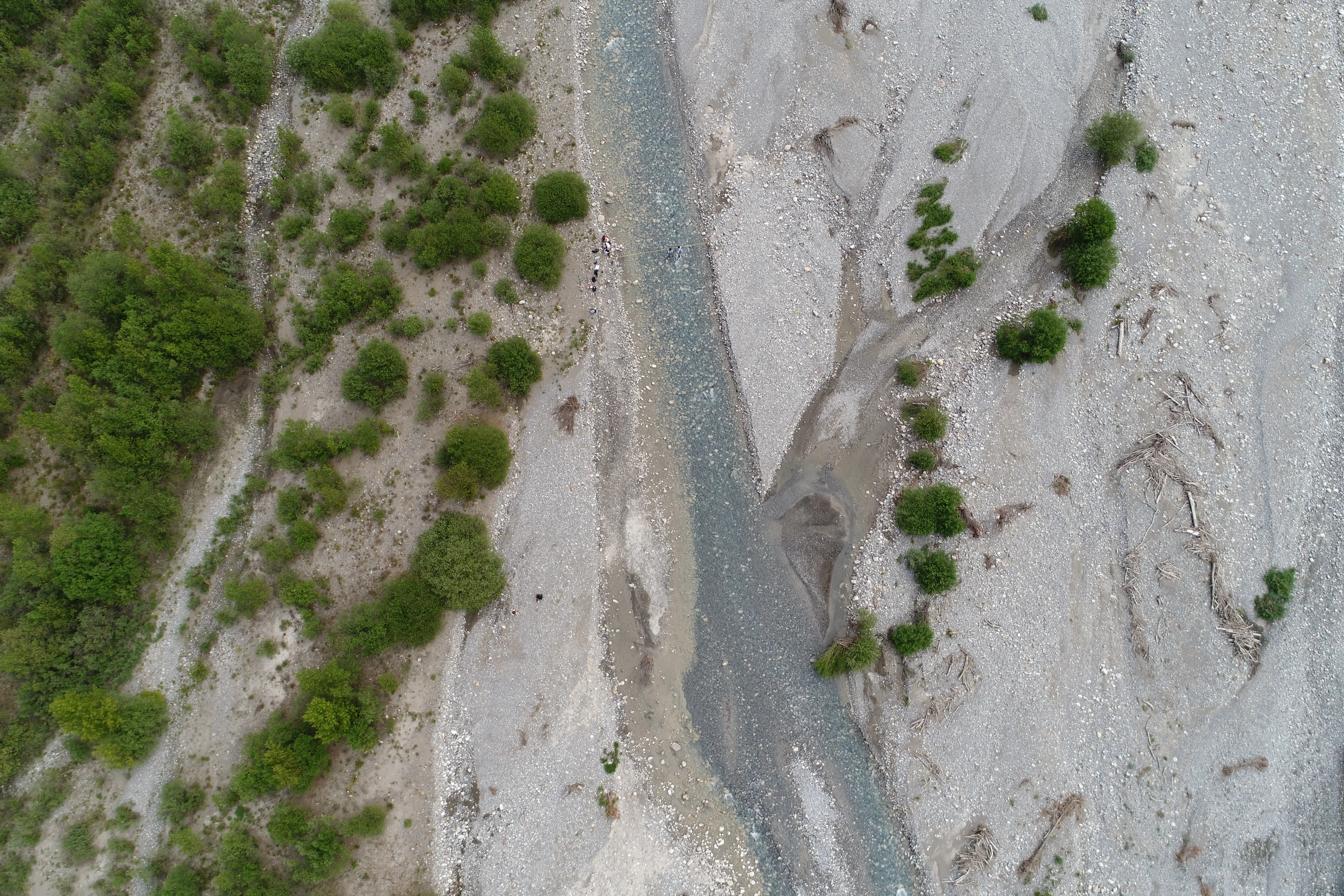 To sample or not to sample: IHE Delft students wading a freezing mountain gravel bed river