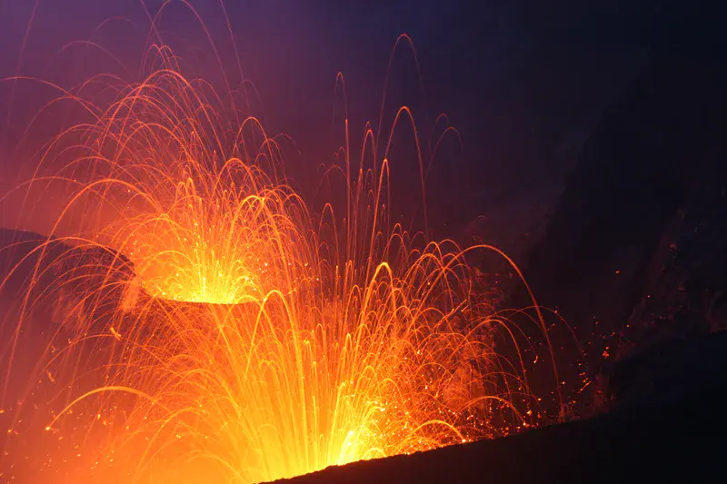 Double strombolian explosions at Mt. Yasur volcano, Vanuatu (2011)
