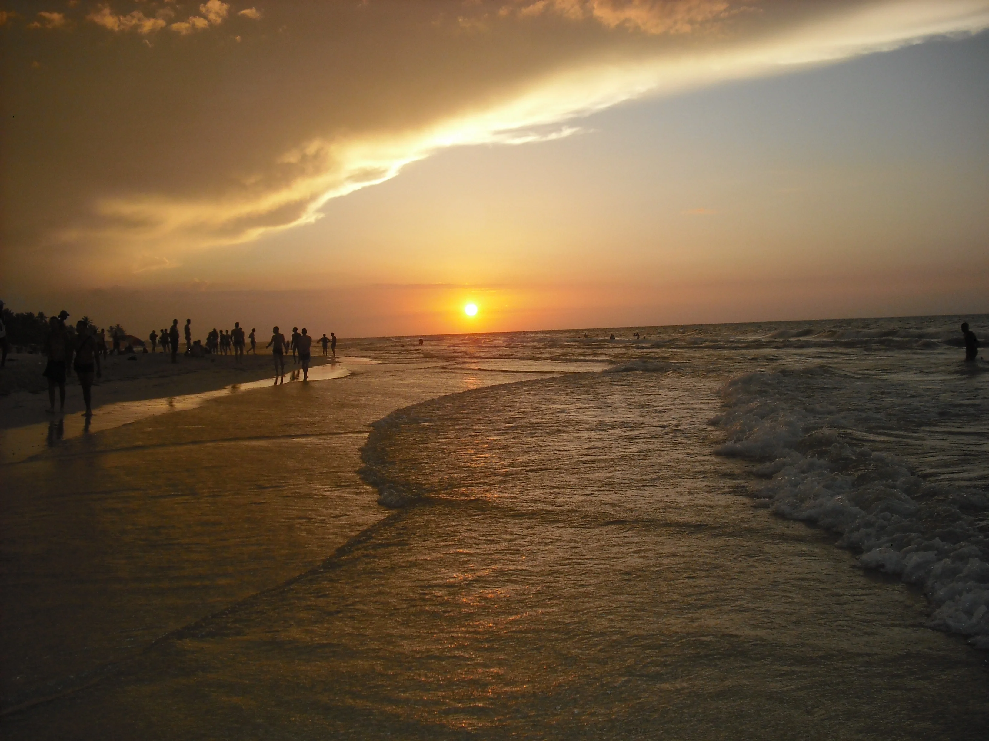While the Sun goes down