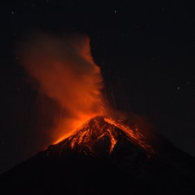 Fire on Volcán de Fuego