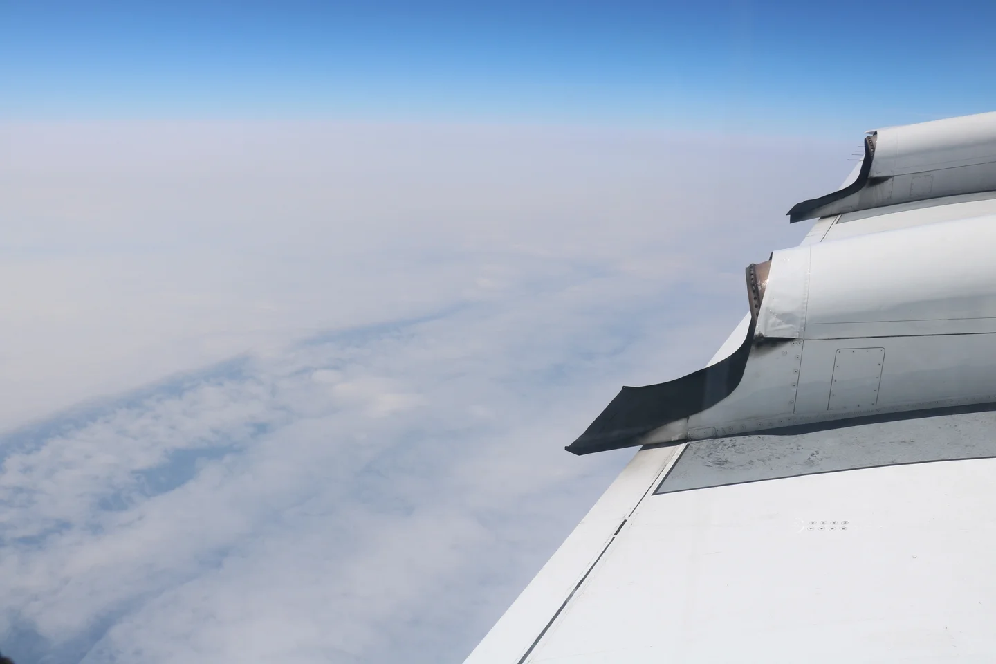 Waves in stratocumulus clouds over the southeast Atlantic