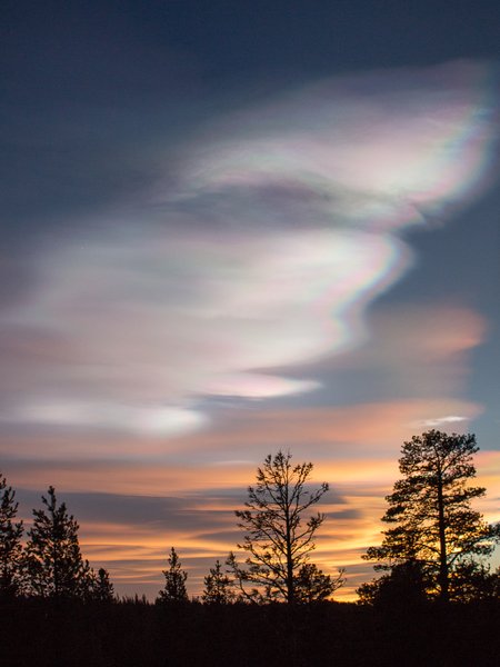 Mother-of-pearl cloud