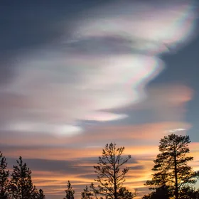 Mother-of-pearl cloud