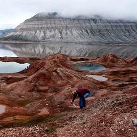 Digging out the story of a glacier