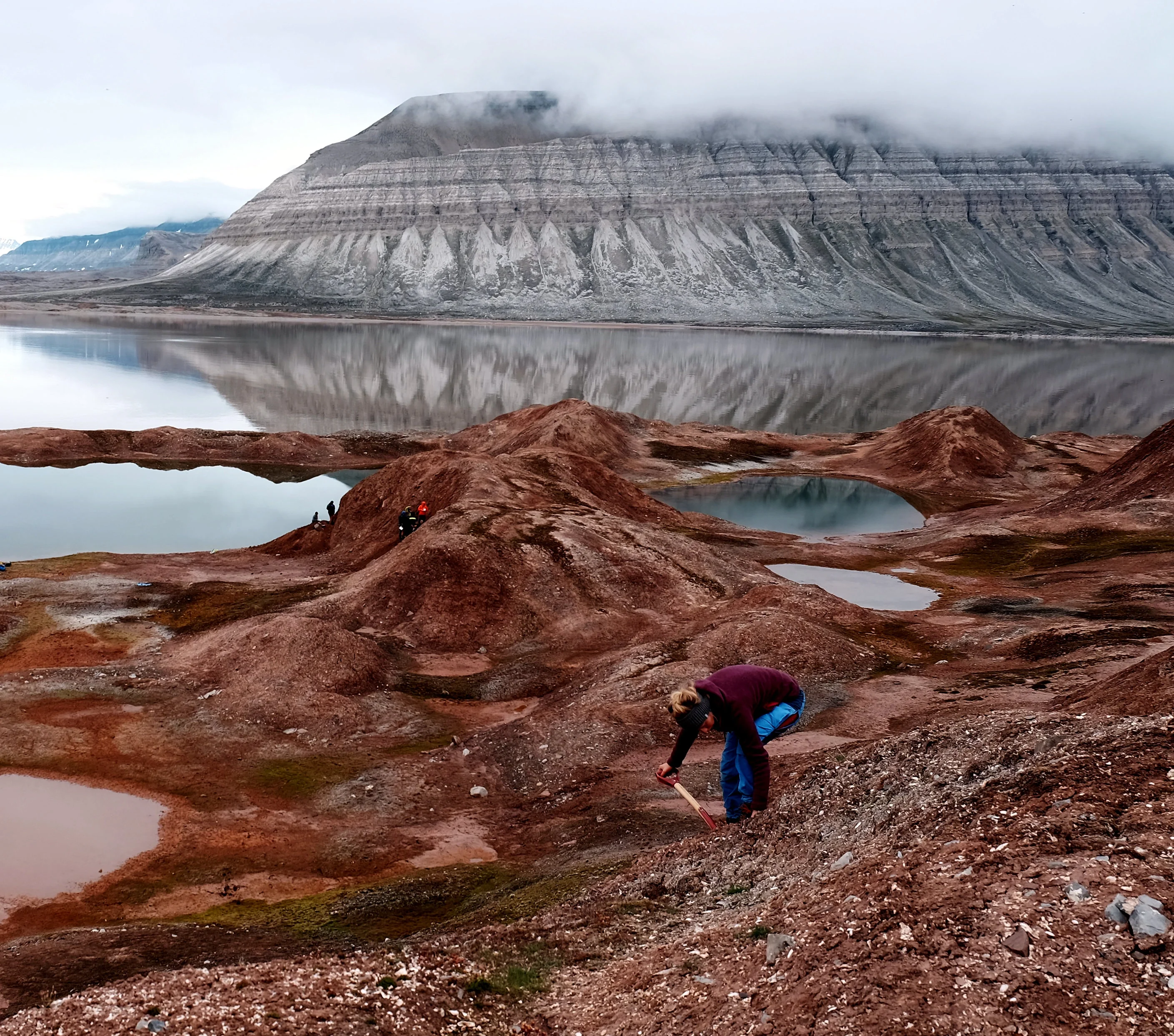 Digging out the story of a glacier