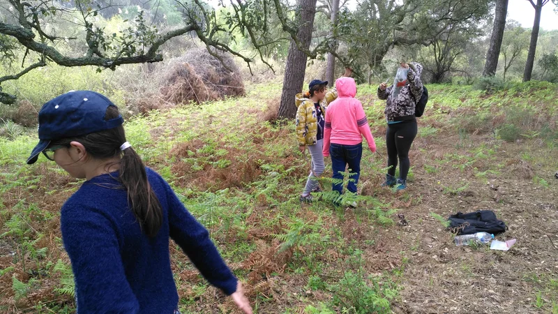 Soil scientists in action: eleven-year-old Aimée, Marina and Yare are helping Diana to collect litter samples