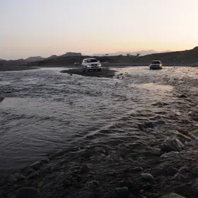 flash flood and car crossing, Oman