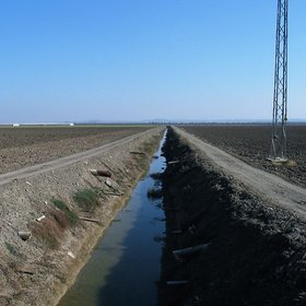 Drainage system for salinity control of a Gleyic Calcaric Fluvisol