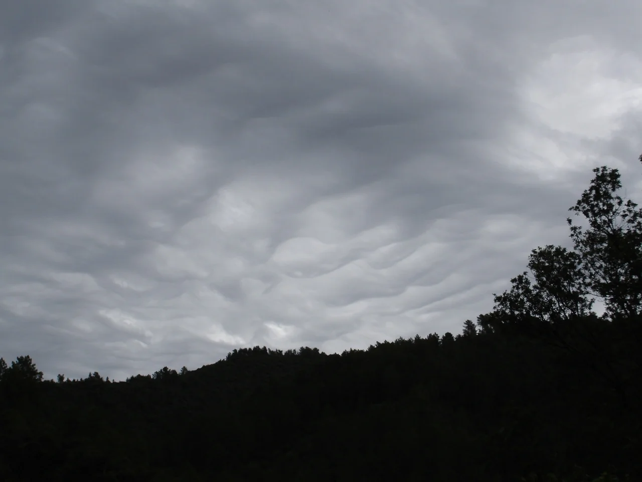 Altocumulus asperitas