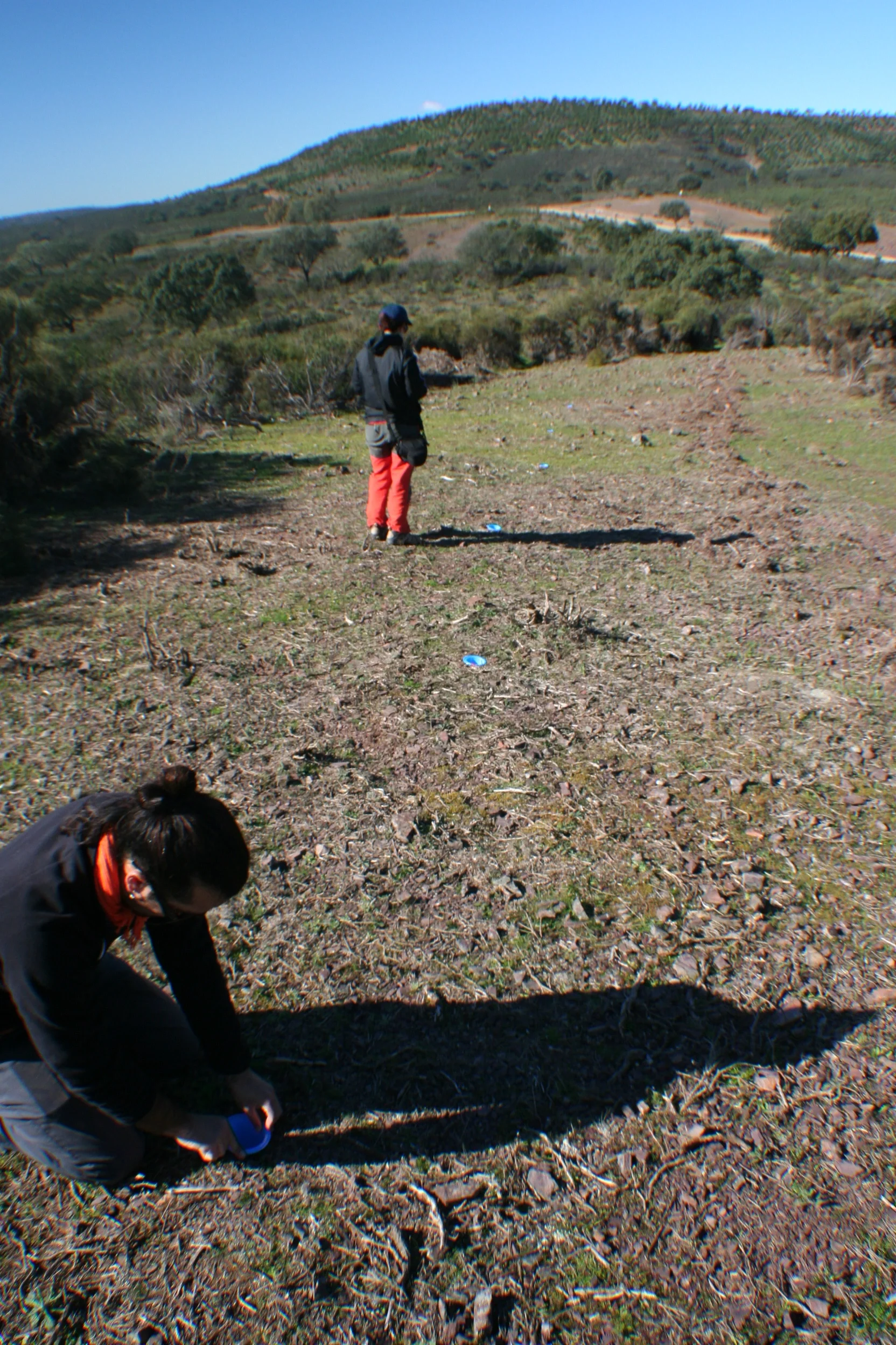 Installing double-funnel devices for measuring splash erosion in a control area