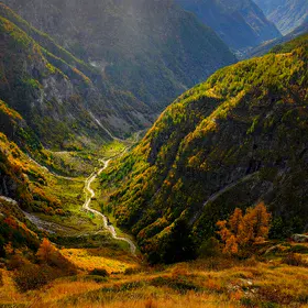 Lightfall in golden deeps